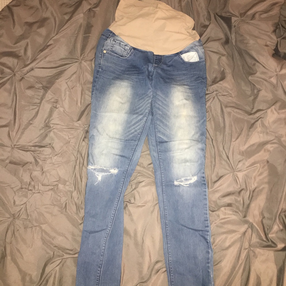 Maternity Skinny Jeans with Holes in Knees